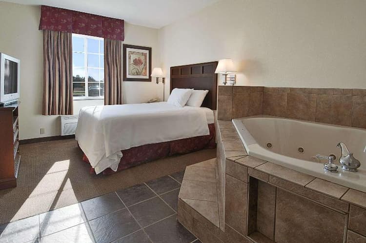 Super 8 by Wyndham Bowling Green North