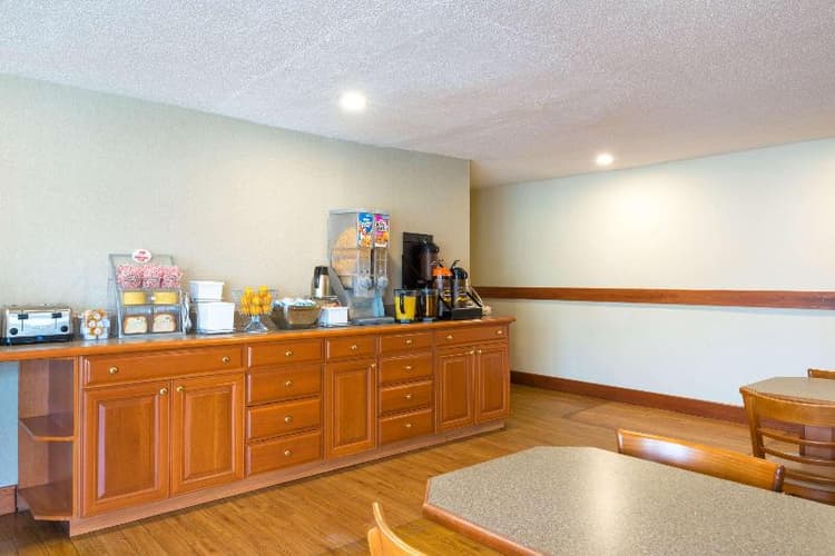 Super 8 by Wyndham Watertown/Cambridge/Boston Area