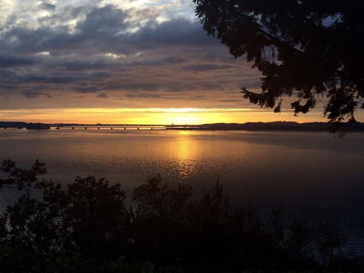 The Bay Bridge Motel