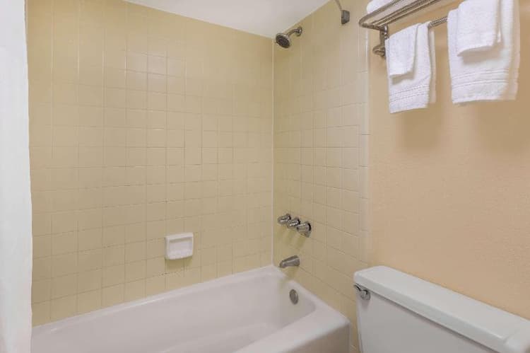 Days Inn by Wyndham Mount Pleasant