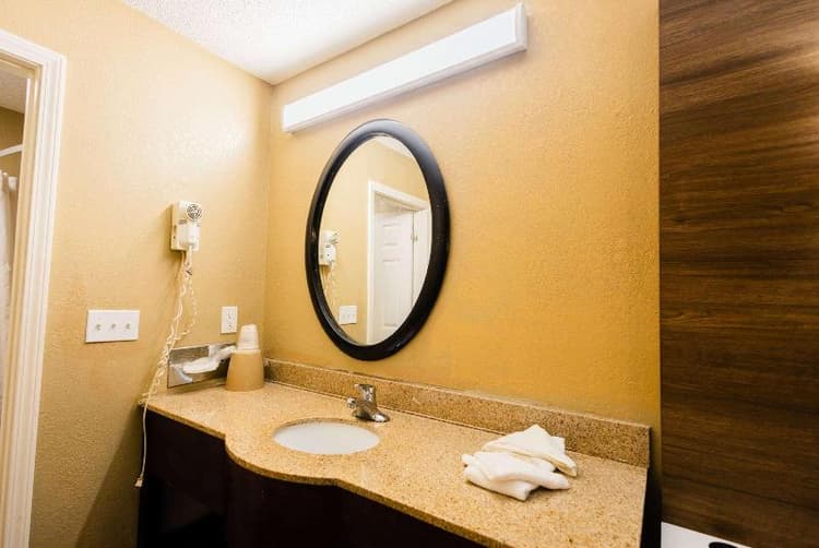 Super 8 by Wyndham Cincinnati/Springdale OH