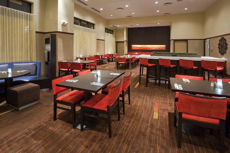 Courtyard Rochester St. Mary