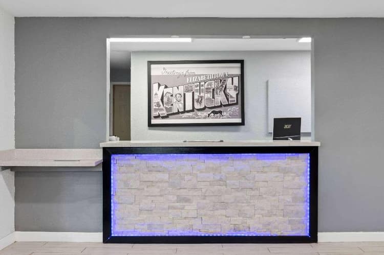 Super 8 by Wyndham Elizabethtown