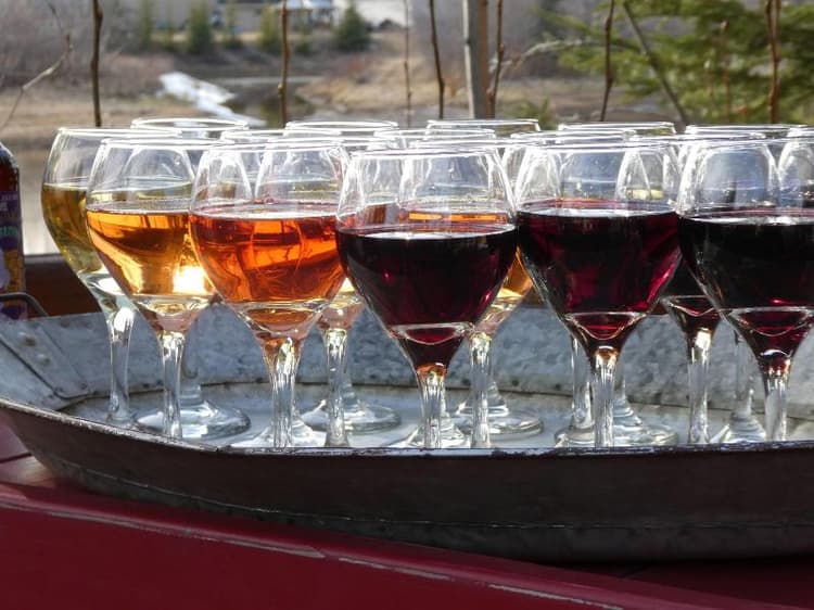 Pike's Waterfront Lodge