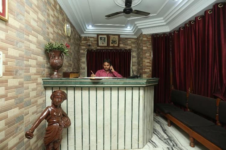 Capital O 15091 Gaurav Boarding House