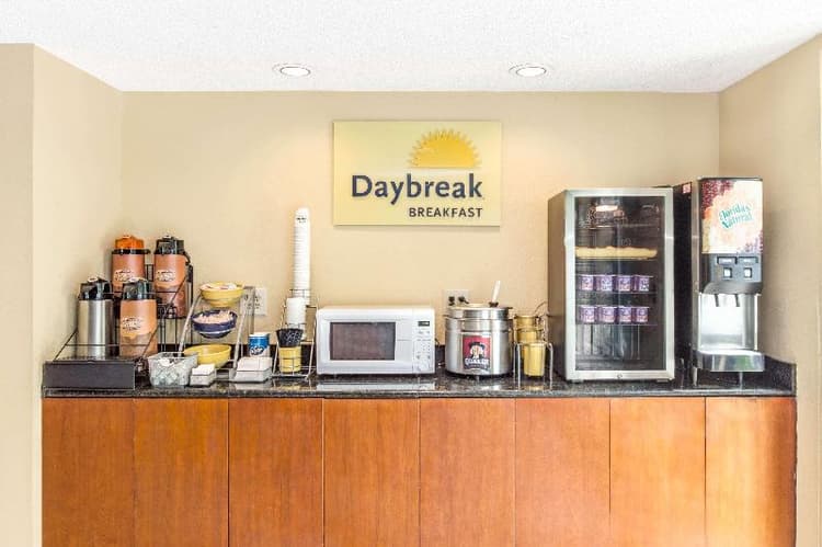 Clarion Pointe Atlanta Airport College Park