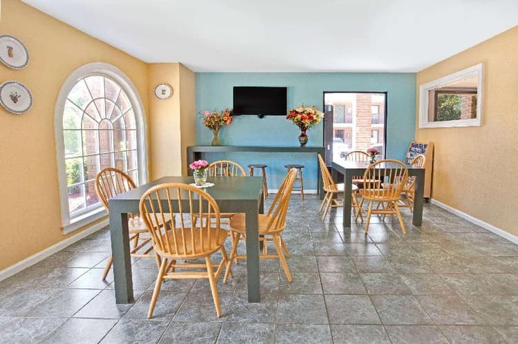 Super 8 by Wyndham Acworth/Atlanta Area