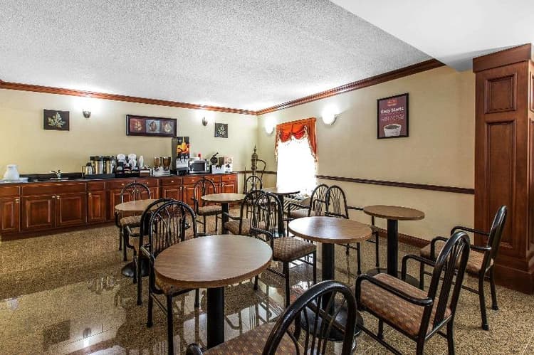 Econo Lodge At Six Flags