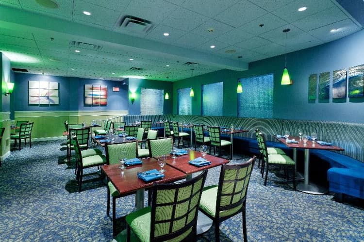 Hotel Trilogy Albany Airport Tapestry Collection