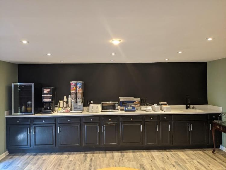 Super 8 by Wyndham Shelbyville