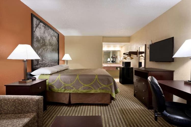 Super 8 by Wyndham Ruston