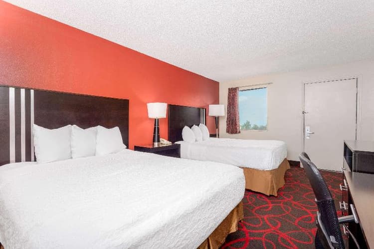 Travelodge by Wyndham Richmond IN