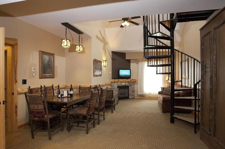 Hope Lake Lodge