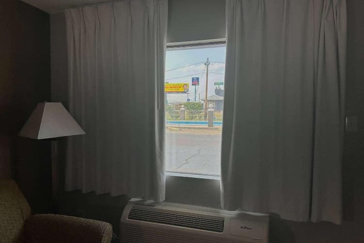 Super 8 by Wyndham Monroe