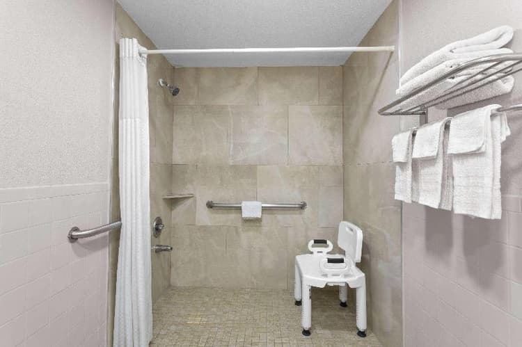 Days Inn by Wyndham St. Petersburg Central