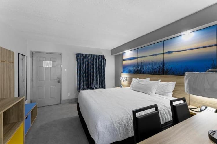 Days Inn & Suites by Wyndham Texas City