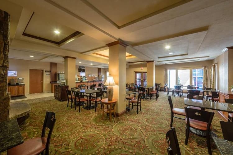 Triple Play Resort Hotel & Suites