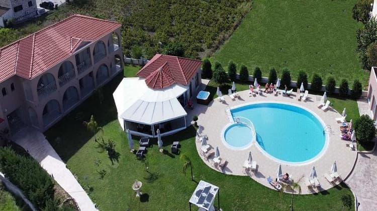 Eleni's Garden & Castello Suites