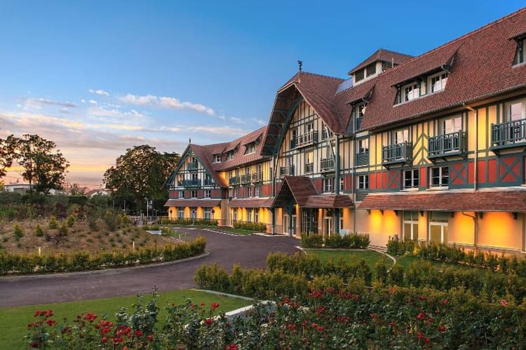 Renaissance Paris Hippodrome de St. Cloud