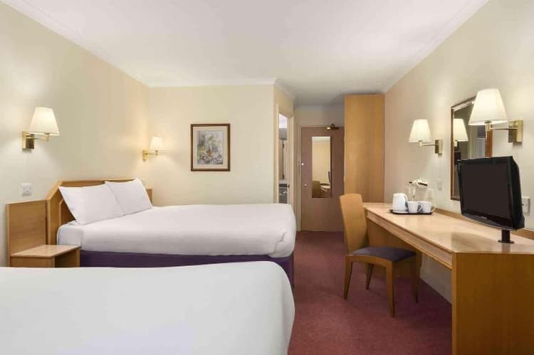 Days Inn Cannock Norton Canes M6 Toll