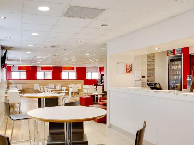 Travelodge Cardiff Central Queen Street