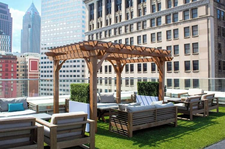 Metropolitan at the 9, Autograph Collection