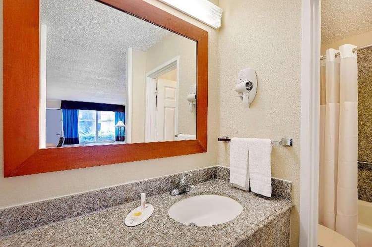 Days Inn by Wyndham Near Lafayette Airport