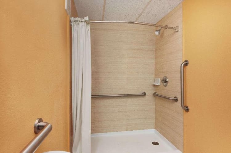 Days Inn by Wyndham Queensbury Lake George