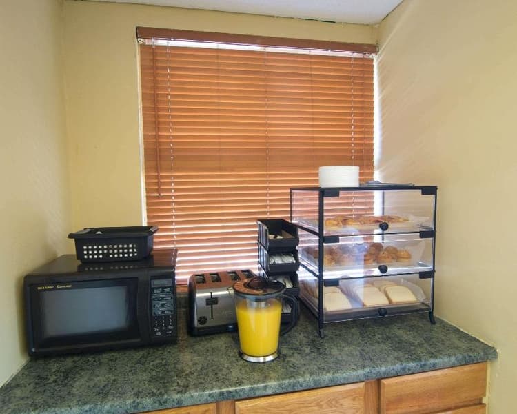 Econo Lodge Near Bluefield College