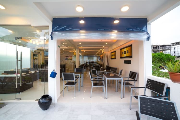 The White Harp Beach Hotel