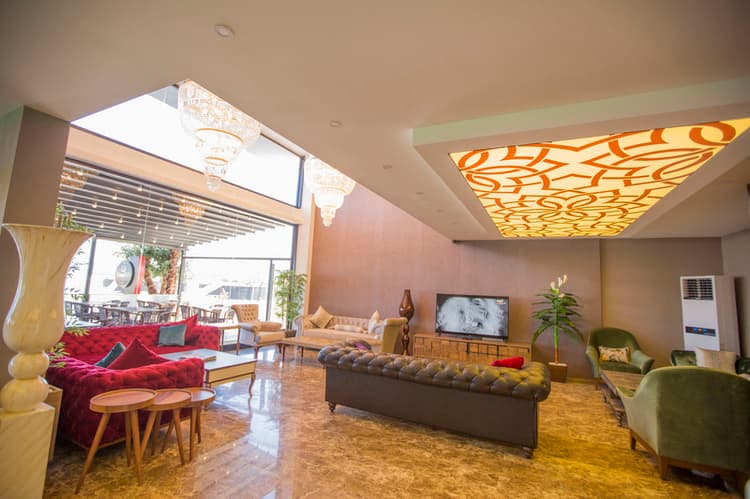 Royal Life Exclusive