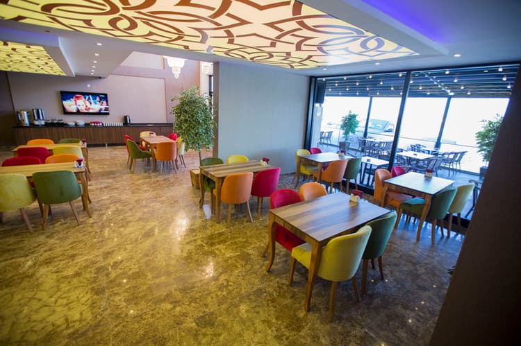 Royal Life Exclusive