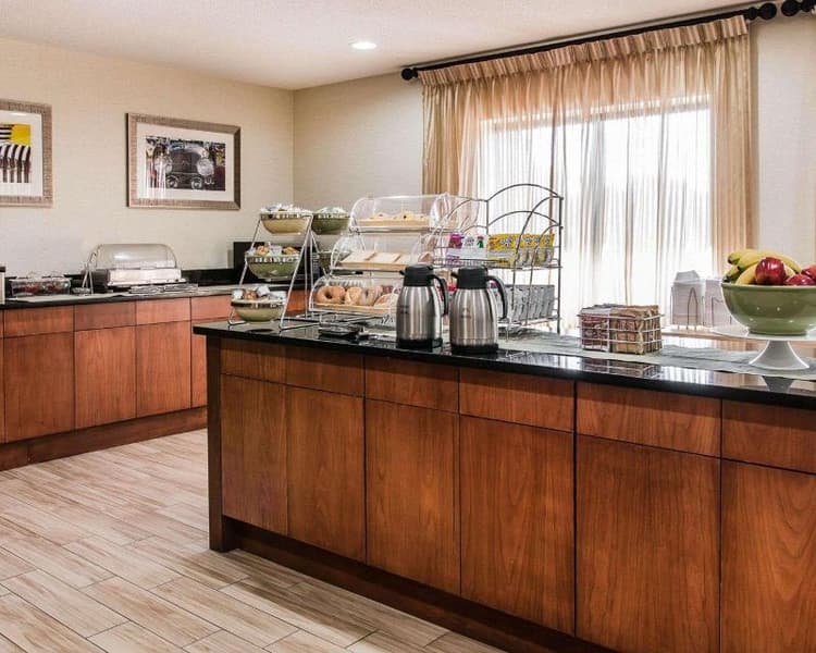 Quality Inn & Suites Warren - Detroit