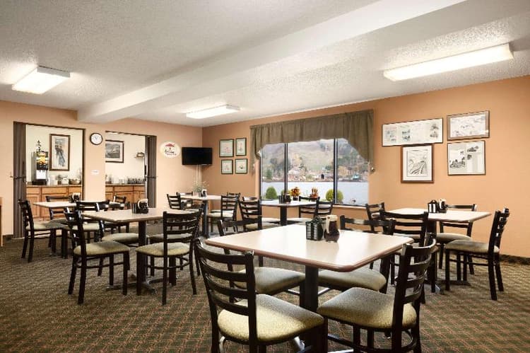 Super 8 by Wyndham Houghton