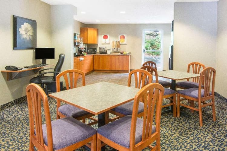 Microtel Inn & Suites By Wyndham Hazelton/Bruceto