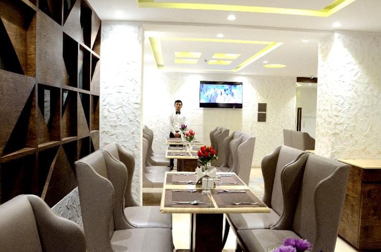 Hotel Supreme Grande