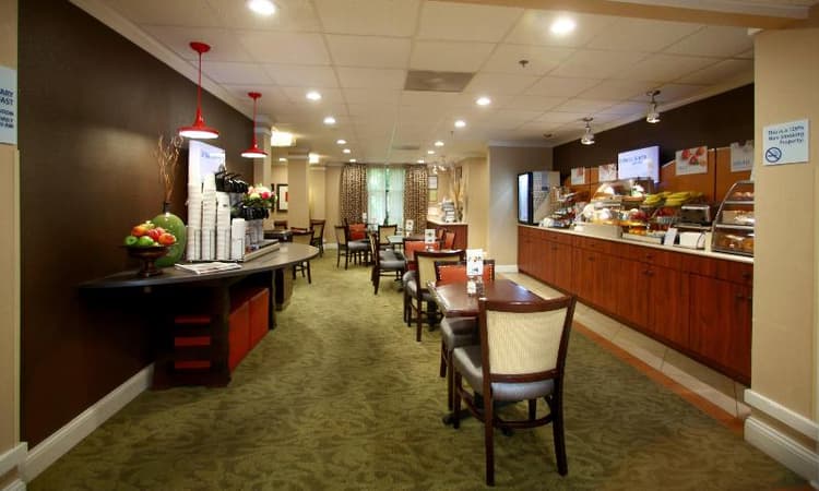 Holiday Inn Express & Suites Atlanta Emory Univer