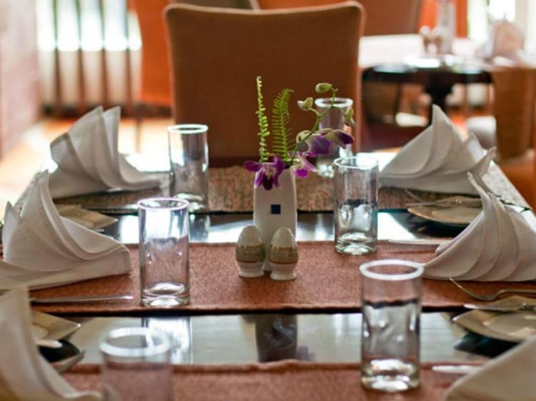 Lakeshore Hotel & Apartments