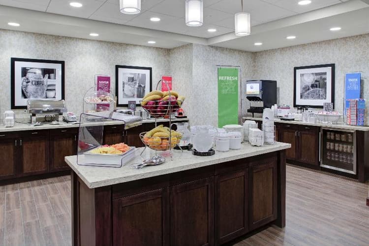 Hampton Inn & Suites Manchester