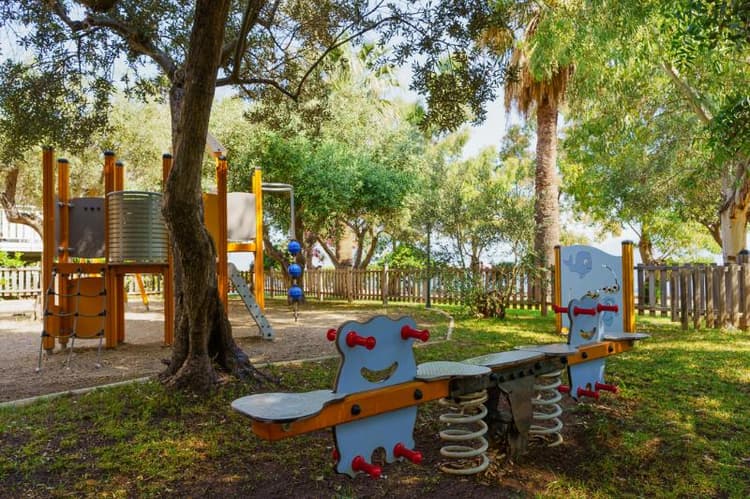 Calamos Beach Family Club Hotel