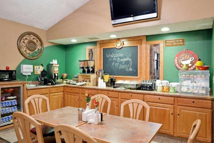 AmericInn by Wyndham Forest Lake