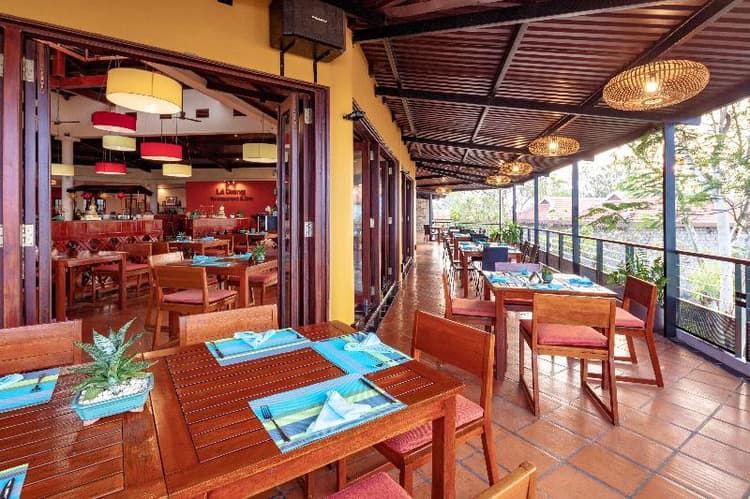 Victoria Nui Sam Lodge