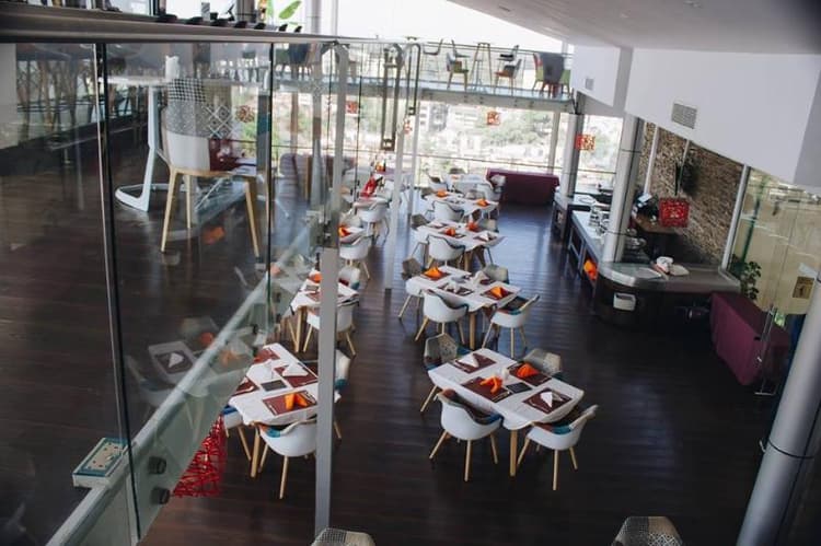 Cloud Hotel & Suites