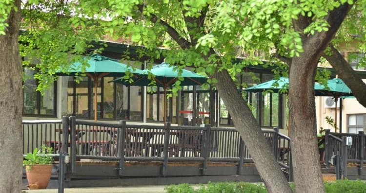 Cresta Riley's Hotel