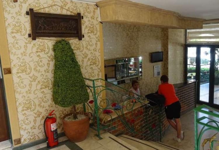 Maxwell Holiday Club