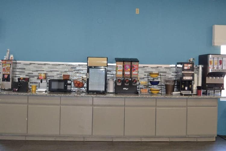 Days Inn & Suites by Wyndham Sikeston MO