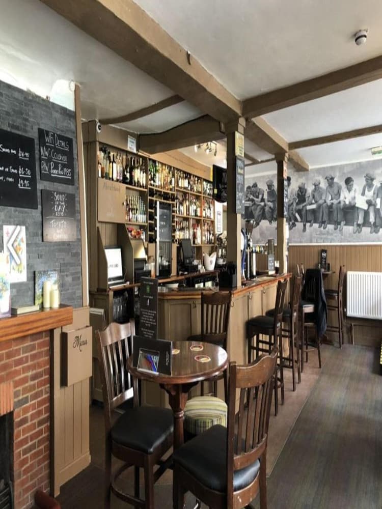 The Crown And Cushion