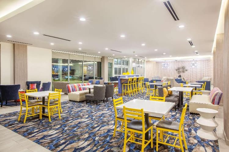 La Quinta Inn Suites By Wyndham Dallas Duncanville