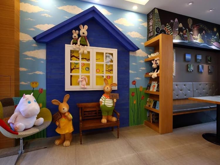 Holland Windmill B B