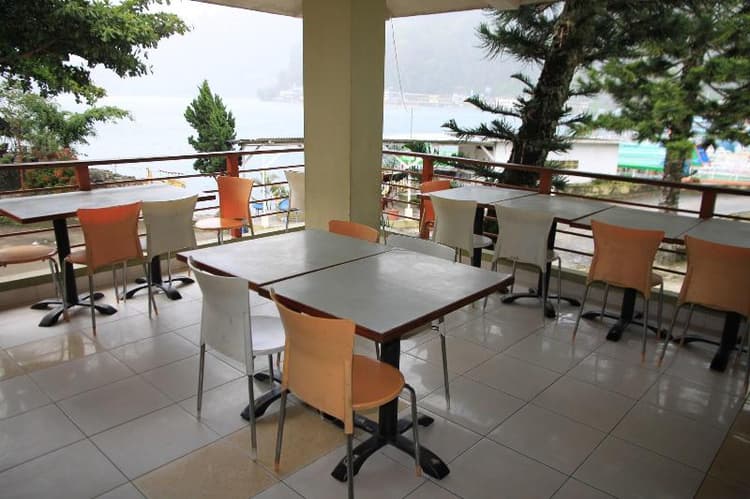 Pandu Lakeside Parapat Hotel